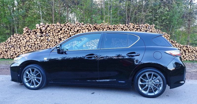 Lexus CT cena 49000 przebieg: 257000, rok produkcji 2011 z Przecław małe 137